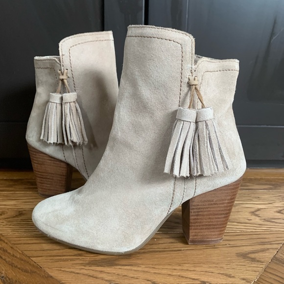 Hush Puppies Shoes - Hush Puppies Suede Tassel Boots Size 6.5